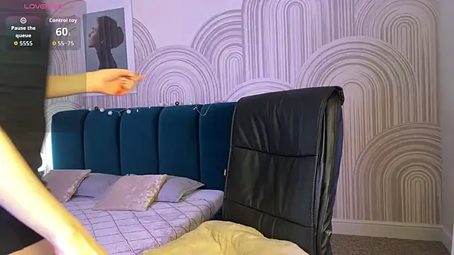 R I N A online show from December 2025 01:05:01 AM