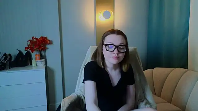 R I N A online show from November 2025 01:11:02 AM