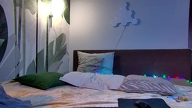 R I N A online show from November 2025 01:16:01 AM