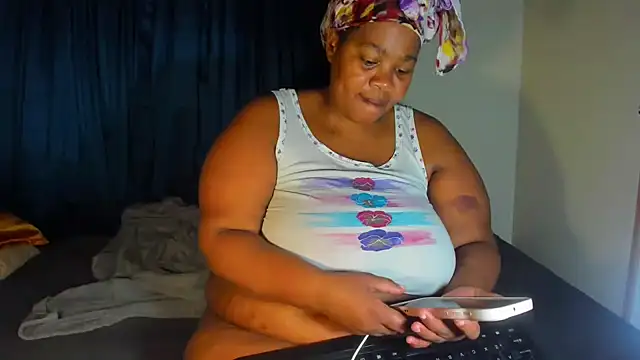 Snapshot of ThickLeeyanaXX chatting on July 2026 08:52:02 PM ThickLeeyanaXX online show from July 2026 08:52:02 PM