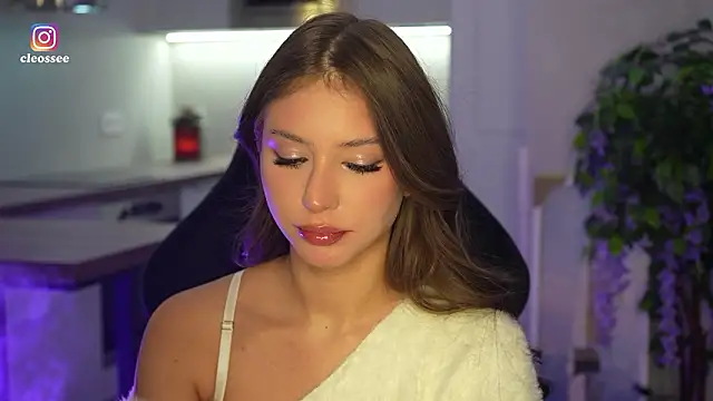 Snapshot of Cleose chatting on February 2026 07:05:01 AM Cleose online show from February 2026 07:05:01 AM