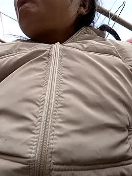 yoyo-mi online show from December 2025 02:45:01 AM