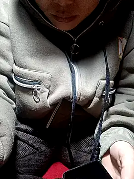 yoyo-mi online show from November 2025 01:00:01 PM