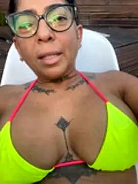 Snapshot of solmorochia chatting on November 2025 09:15:01 PM solmorochia online show from November 2025 09:15:01 PM