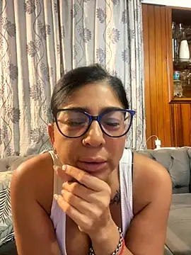 Snapshot of solmorochia chatting on November 2025 03:07:01 AM solmorochia online show from November 2025 03:07:01 AM