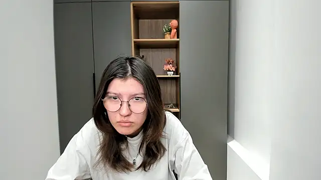 Snapshot of VickieChantos chatting on October 2025 04:44:02 AM VickieChantos online show from October 2025 04:44:02 AM