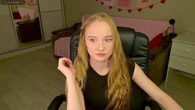 Snapshot of Shawty_Mia chatting on November 2025 07:03:01 PM Shawty Mia online show from November 2025 07:03:01 PM