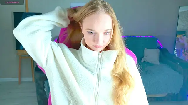 Snapshot of Shawty_Mia chatting on December 2025 02:05:02 PM Shawty Mia online show from December 2025 02:05:02 PM