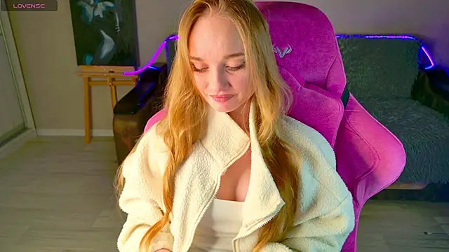 Snapshot of Shawty_Mia chatting on December 2025 02:16:02 PM Shawty Mia online show from December 2025 02:16:02 PM