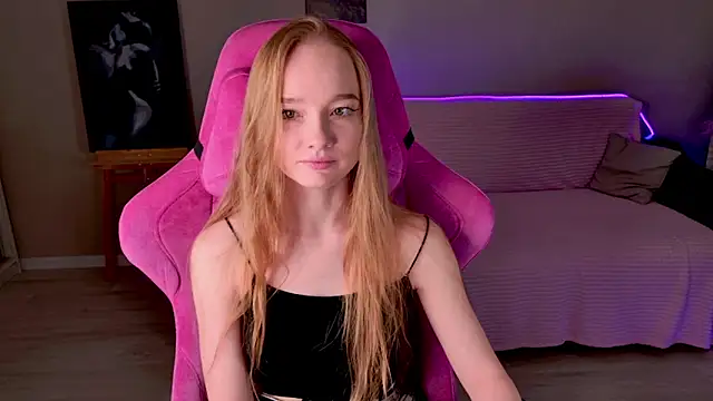 Snapshot of Shawty_Mia chatting on November 2025 01:15:02 PM Shawty Mia online show from November 2025 01:15:02 PM