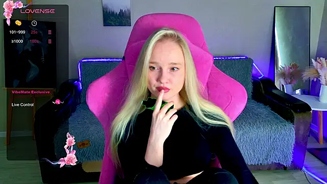 Snapshot of Shawty_Mia chatting on May 2026 02:42:02 PM Shawty Mia online show from May 2026 02:42:02 PM