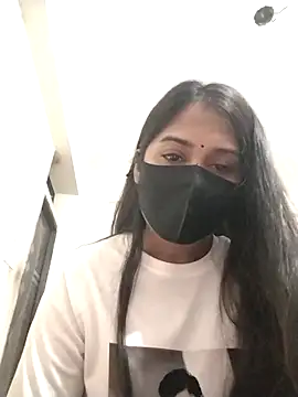 Green LaDY66 online show from December 2025 03:17:01 PM