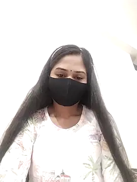 Green LaDY66 online show from November 2025 10:26:01 AM