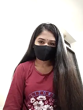 Green LaDY66 online show from December 2025 10:17:02 AM