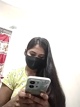 Green LaDY66 online show from November 2025 04:44:02 PM