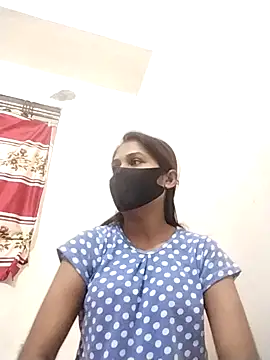 Green LaDY66 online show from November 2025 03:48:01 PM