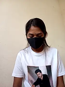 Green LaDY66 online show from November 2025 03:45:01 AM