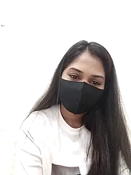 Green LaDY66 online show from November 2025 02:48:02 AM