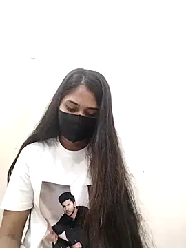 Green LaDY66 online show from November 2025 07:45:01 AM