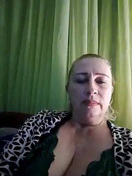 Snapshot of Esenia505 chatting on November 2025 06:11:02 PM Esenia505 online show from November 2025 06:11:02 PM