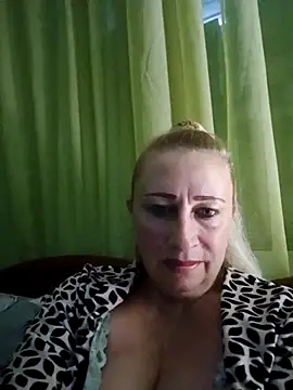 Snapshot of Esenia505 chatting on November 2025 05:45:02 AM Esenia505 online show from November 2025 05:45:02 AM