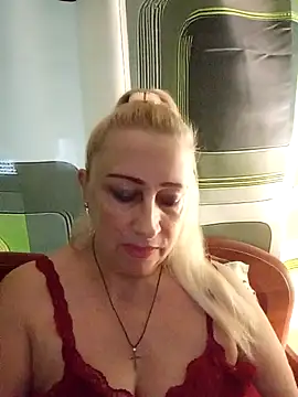 Snapshot of Esenia505 chatting on December 2025 09:37:02 AM Esenia505 online show from December 2025 09:37:02 AM