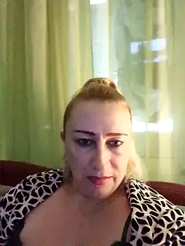 Snapshot of Esenia505 chatting on November 2025 11:26:02 AM Esenia505 online show from November 2025 11:26:02 AM