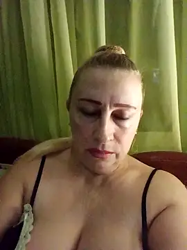 Snapshot of Esenia505 chatting on November 2025 03:33:02 AM Esenia505 online show from November 2025 03:33:02 AM