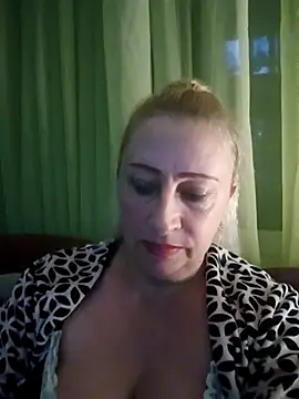 Snapshot of Esenia505 chatting on November 2025 03:48:01 PM Esenia505 online show from November 2025 03:48:01 PM