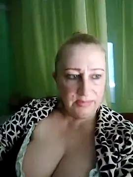 Snapshot of Esenia505 chatting on October 2025 10:23:02 AM Esenia505 online show from October 2025 10:23:02 AM