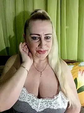 Esenia505 online show from April 2026 06:10:01 PM