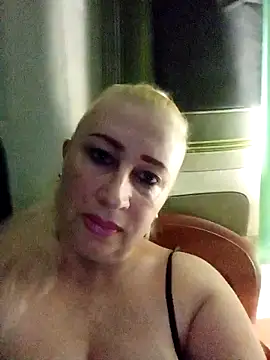 Snapshot of Esenia505 chatting on November 2025 04:22:01 AM Esenia505 online show from November 2025 04:22:01 AM