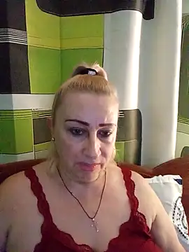 Snapshot of Esenia505 chatting on December 2025 03:07:01 PM Esenia505 online show from December 2025 03:07:01 PM