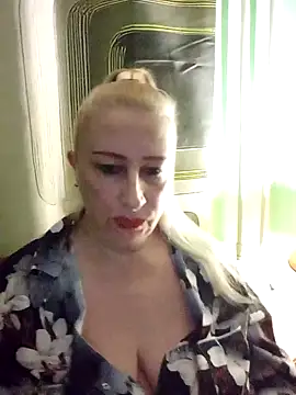 Snapshot of Esenia505 chatting on December 2025 04:13:02 AM Esenia505 online show from December 2025 04:13:02 AM