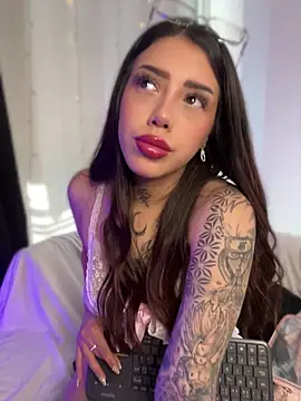 AshleyWinslow online show from April 2026 02:02:01 PM