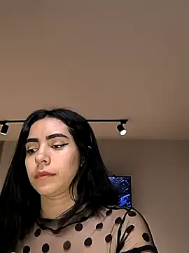 Snapshot of Sara-215 chatting on October 2025 01:35:02 AM Sara-215 online show from October 2025 01:35:02 AM