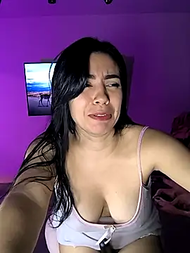 Snapshot of Sara-215 chatting on December 2025 12:43:01 AM Sara-215 online show from December 2025 12:43:01 AM