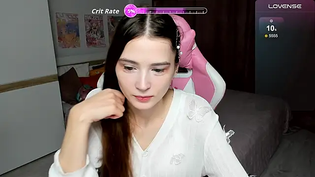 Hana Flo  online show from December 2025 01:53:02 PM