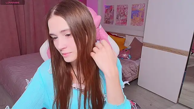 Hana Flo  online show from November 2025 02:06:02 PM