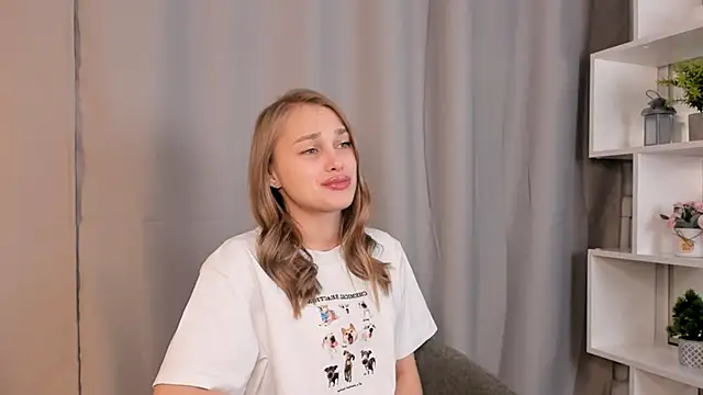 Snapshot of SlyviaCrapo chatting on October 2025 09:18:02 AM SlyviaCrapo online show from October 2025 09:18:02 AM