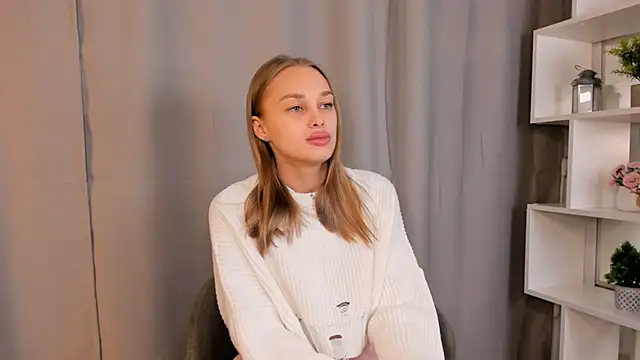 Snapshot of SlyviaCrapo chatting on October 2025 01:32:01 PM SlyviaCrapo online show from October 2025 01:32:01 PM