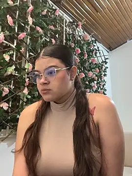 Tharafresneda  online show from October 2025 12:03:01 PM