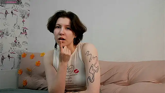 Snapshot of _t_a_t_u chatting on November 2025 01:05:02 PM t a t u online show from November 2025 01:05:02 PM