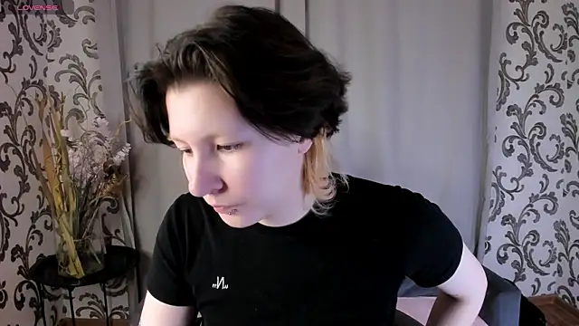 Snapshot of _t_a_t_u chatting on November 2025 11:03:02 AM t a t u online show from November 2025 11:03:02 AM