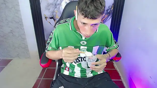 The latin boy online show from November 2025 06:19:01 PM