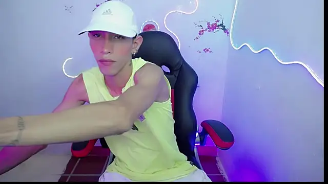 The latin boy online show from November 2025 07:58:01 PM