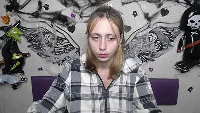 TracyLll online show from November 2025 01:50:02 PM