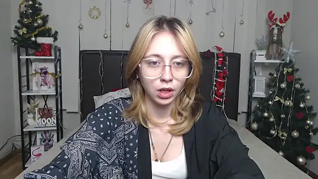 TracyLll online show from December 2025 06:05:02 AM