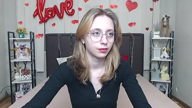 TracyLll online show from February 2026 06:19:02 AM