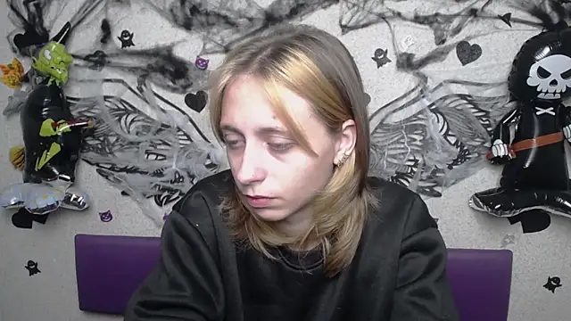 TracyLll online show from October 2025 02:38:01 PM